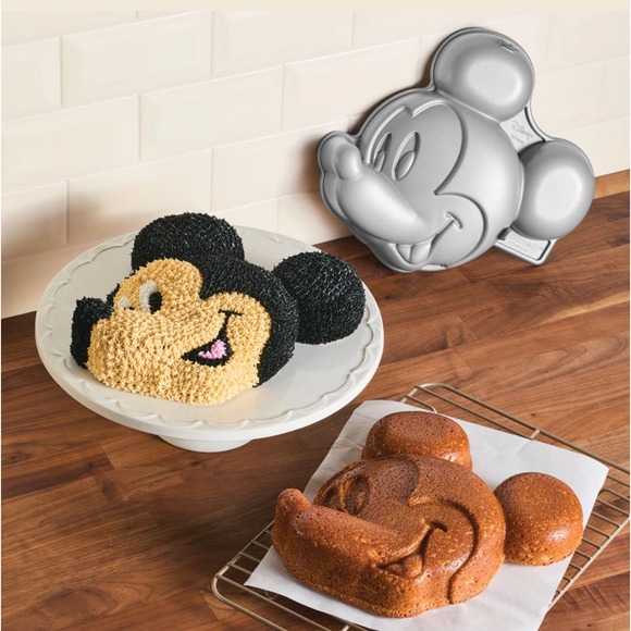 Disney Mickey Mouse Cake Pan Farberware 3D Cast Aluminum Nonstick - Picture 1 of 9